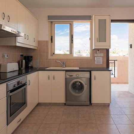 Royal Seacrest Crown-Jewel, 2B, Pools, Sea, Center Apartment Пафос Екстериор снимка