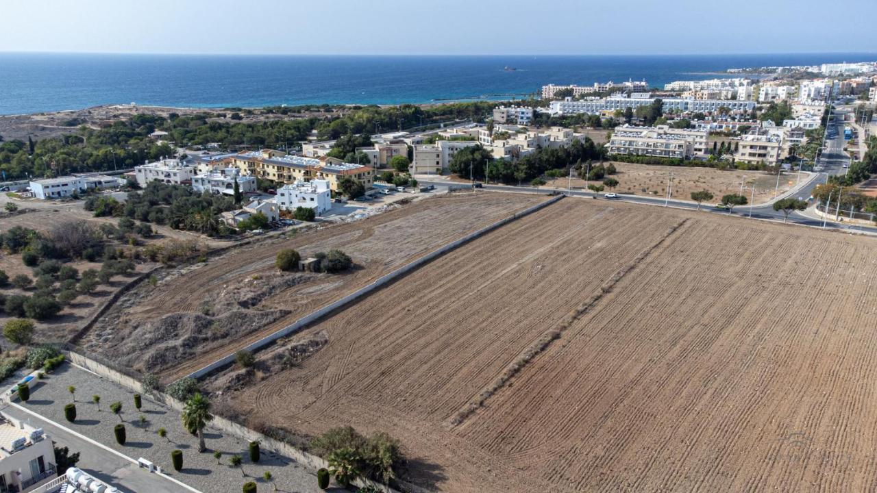 Royal Seacrest Crown-Jewel, 2B, Pools, Sea, Center Apartment Пафос Екстериор снимка