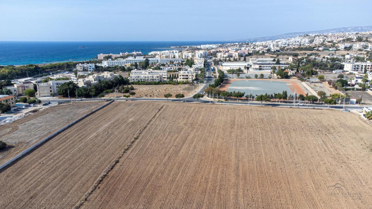 Royal Seacrest Crown-Jewel, 2B, Pools, Sea, Center Apartment Пафос Екстериор снимка