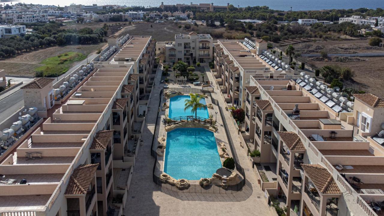 Royal Seacrest Crown-Jewel, 2B, Pools, Sea, Center Apartment Пафос Екстериор снимка