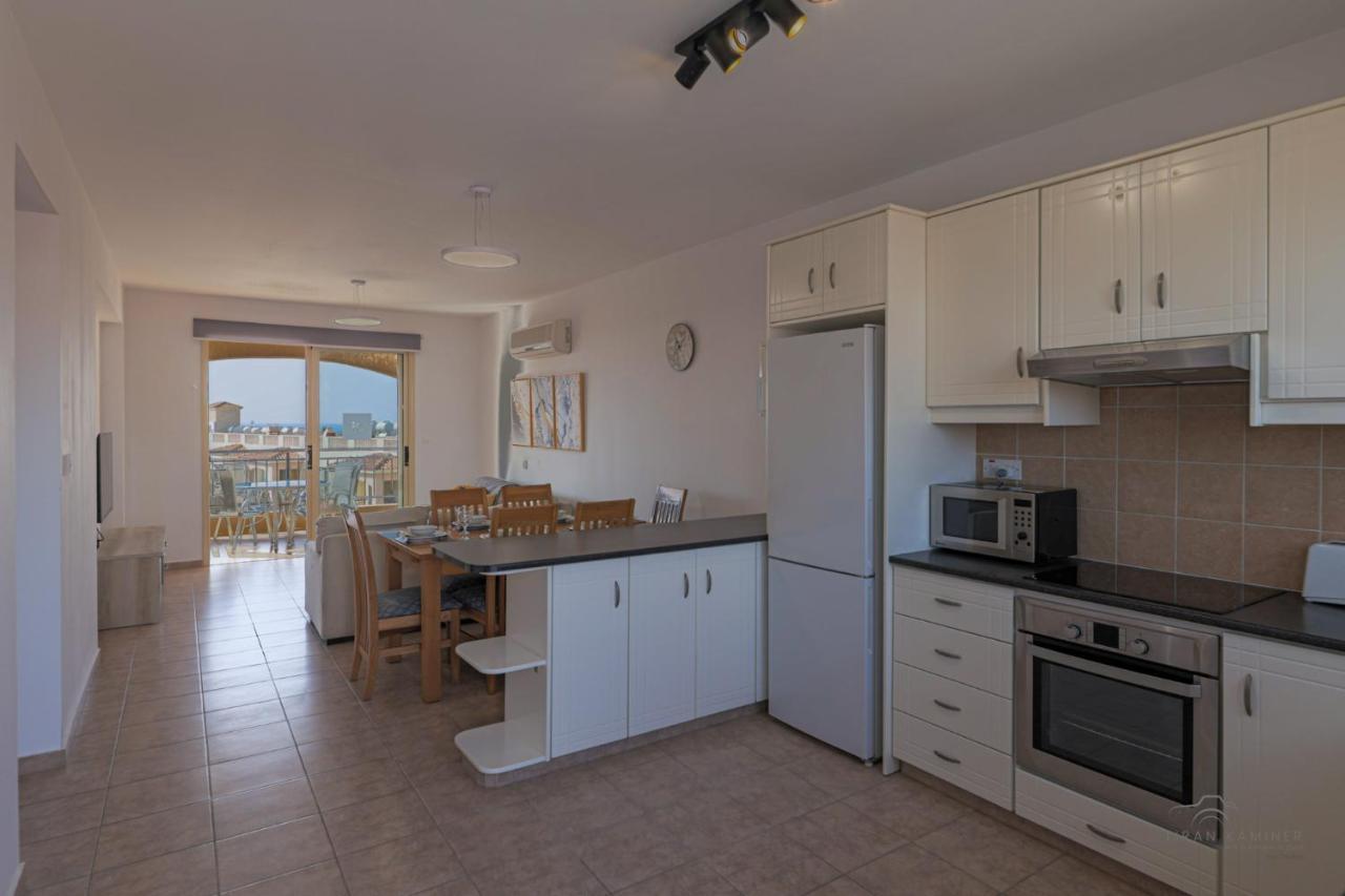Royal Seacrest Crown-Jewel, 2B, Pools, Sea, Center Apartment Пафос Екстериор снимка