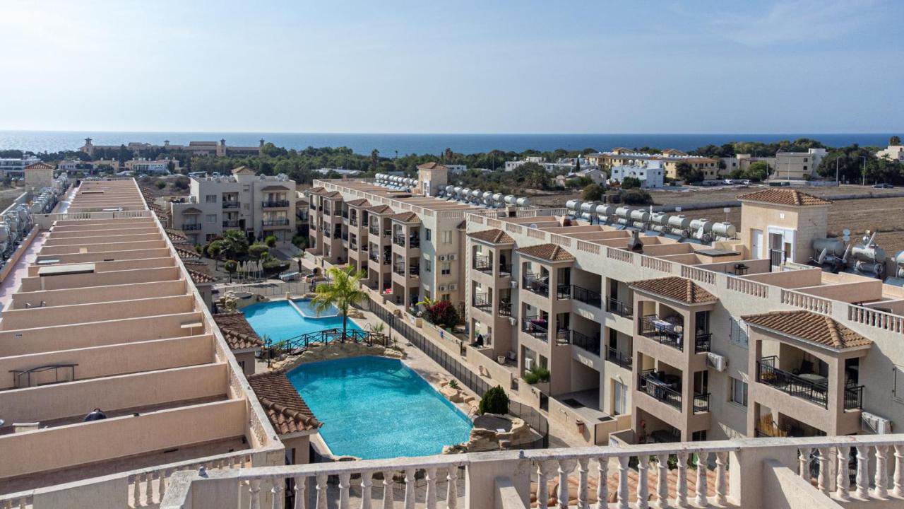 Royal Seacrest Crown-Jewel, 2B, Pools, Sea, Center Apartment Пафос Екстериор снимка